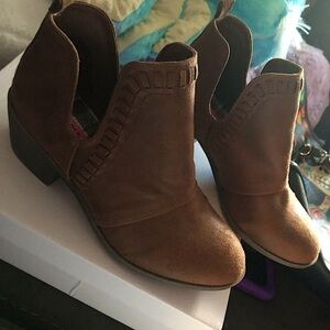 Brown women’s boots brand new without box